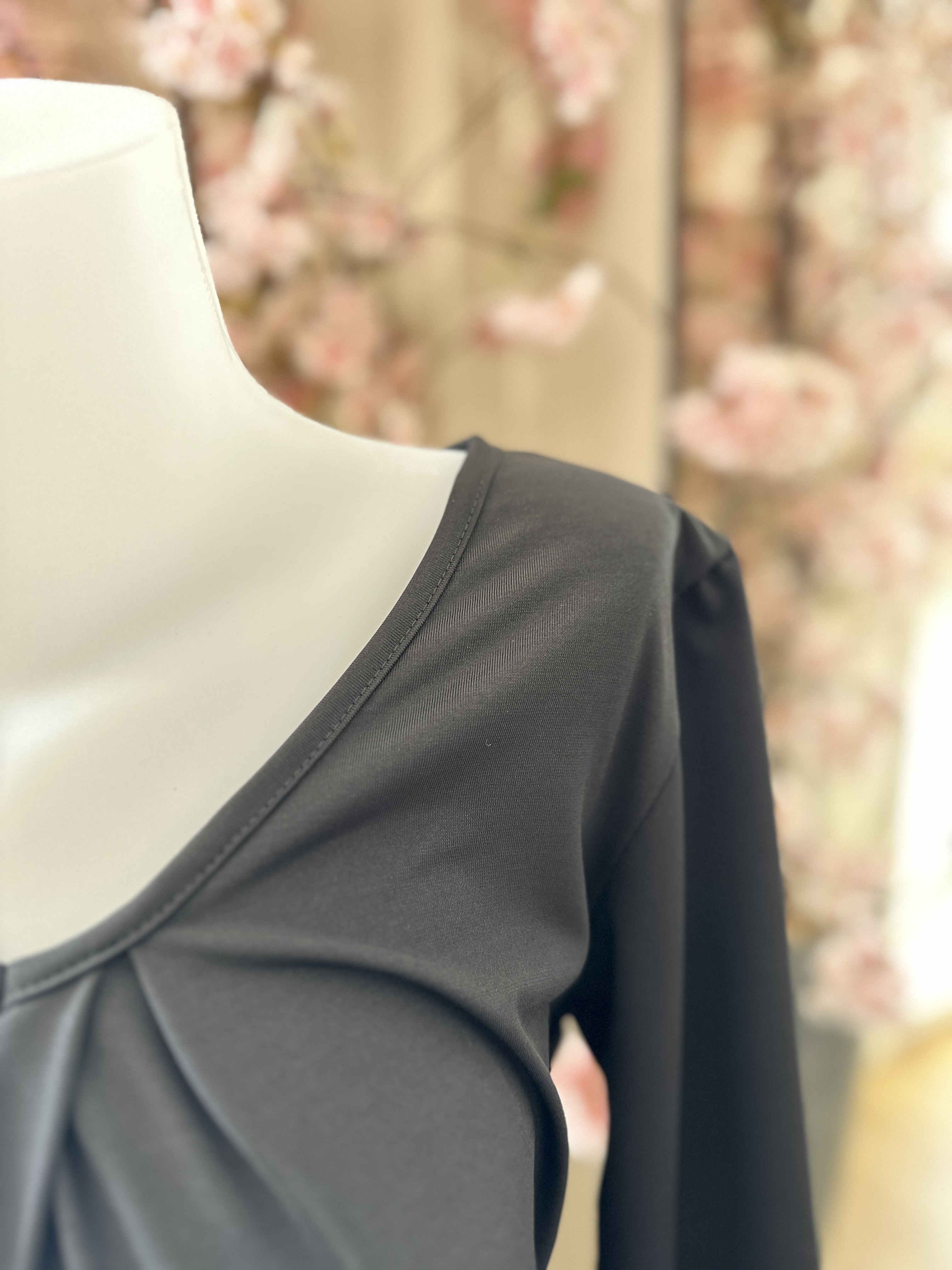 IZ NAIZ V-hals blousetop zwart 3418