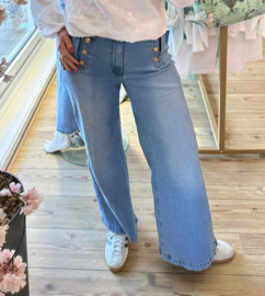 Gemma Ricceri - stretchy jeans met gouden knopen