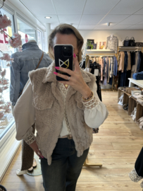 Mooij bodywarmer faux fur sand