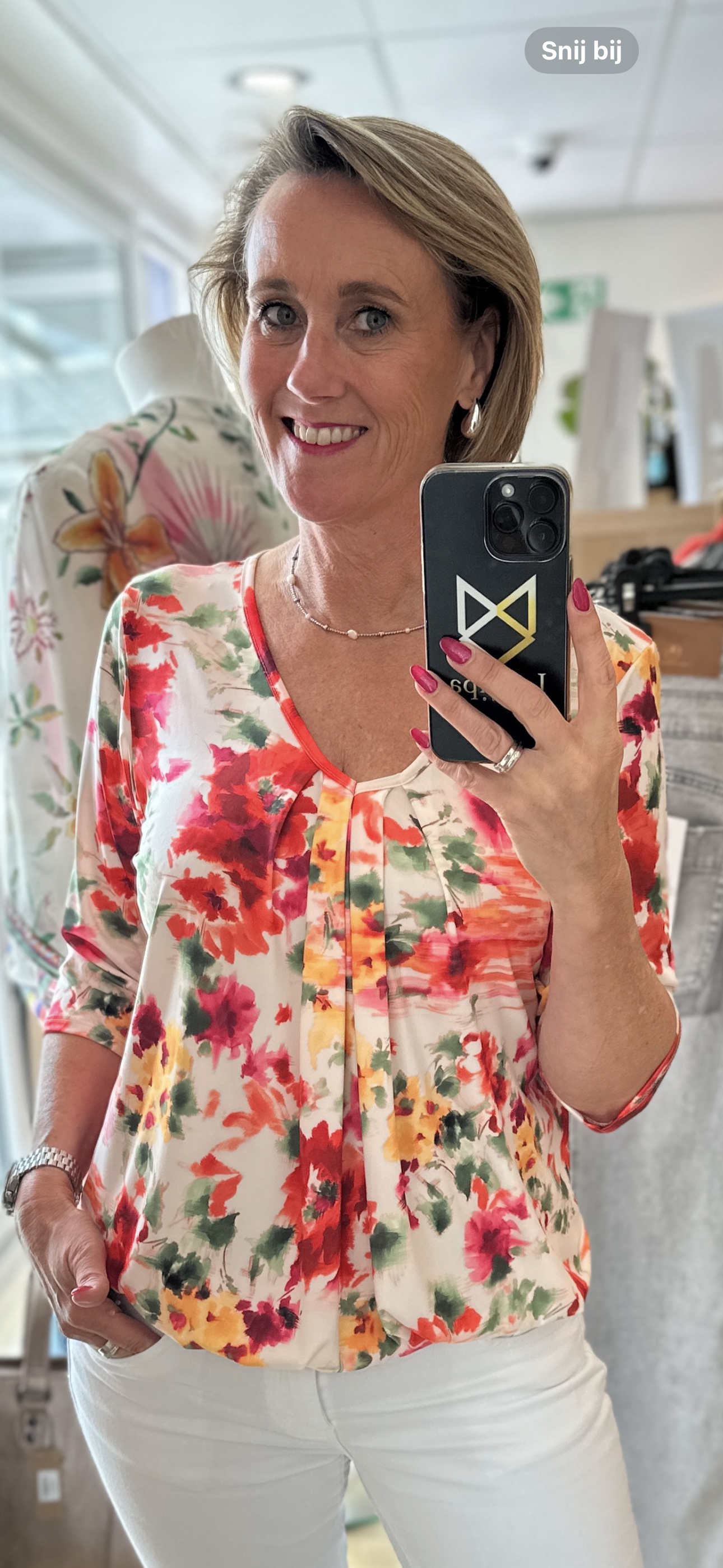 IZ NAIZ V-hals blousetop flower fuchsia 3418