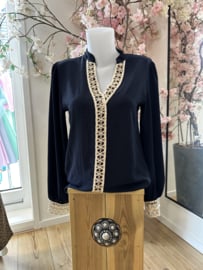 Musthaves v-hals blouse  Silvie-  blauw