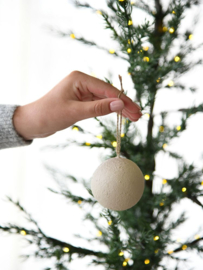 Ornament bal zandkleur