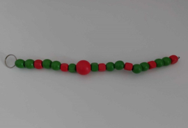 Kralen slinger 31 cm. met rode en groene kralen