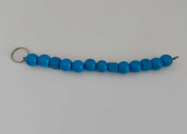 Kralen slinger 21 cm. met blauwe kralen