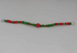 Kralen slinger 50 cm. met groene en rode kralen