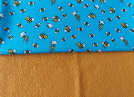 Blauw met bijtjes