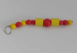 Kralen slinger 20 cm. met gele en rode kralen