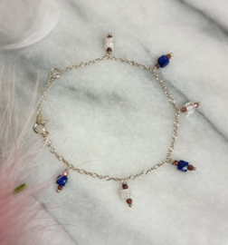 Zilveren armbandje met sodaliet  en kristal bedeltjes