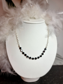 Zilveren hartjesketting met zilveren en zwarte spinel kraaltjes