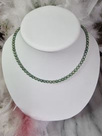 Fijne parelketting in zachtgroene kleur