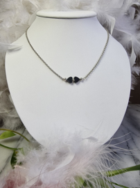 Zilveren ketting met hematiet hartjes