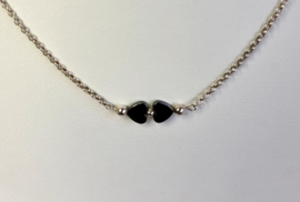 Zilveren ketting met hematiet hartjes
