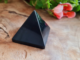 Regenboog obsidiaan piramide