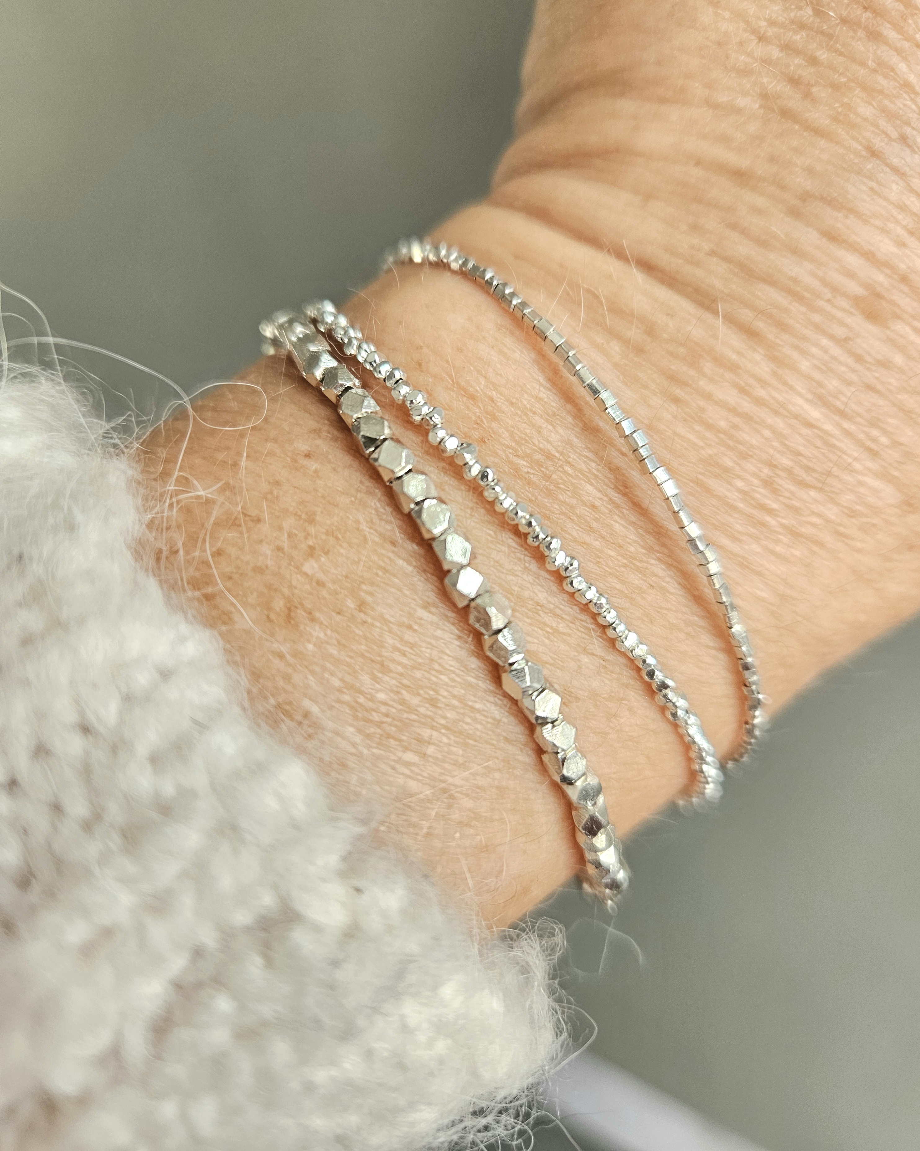 Zilveren Hill Tribe kralen armband  925 sterling zilver, leverbaar met sluiting - elastiek