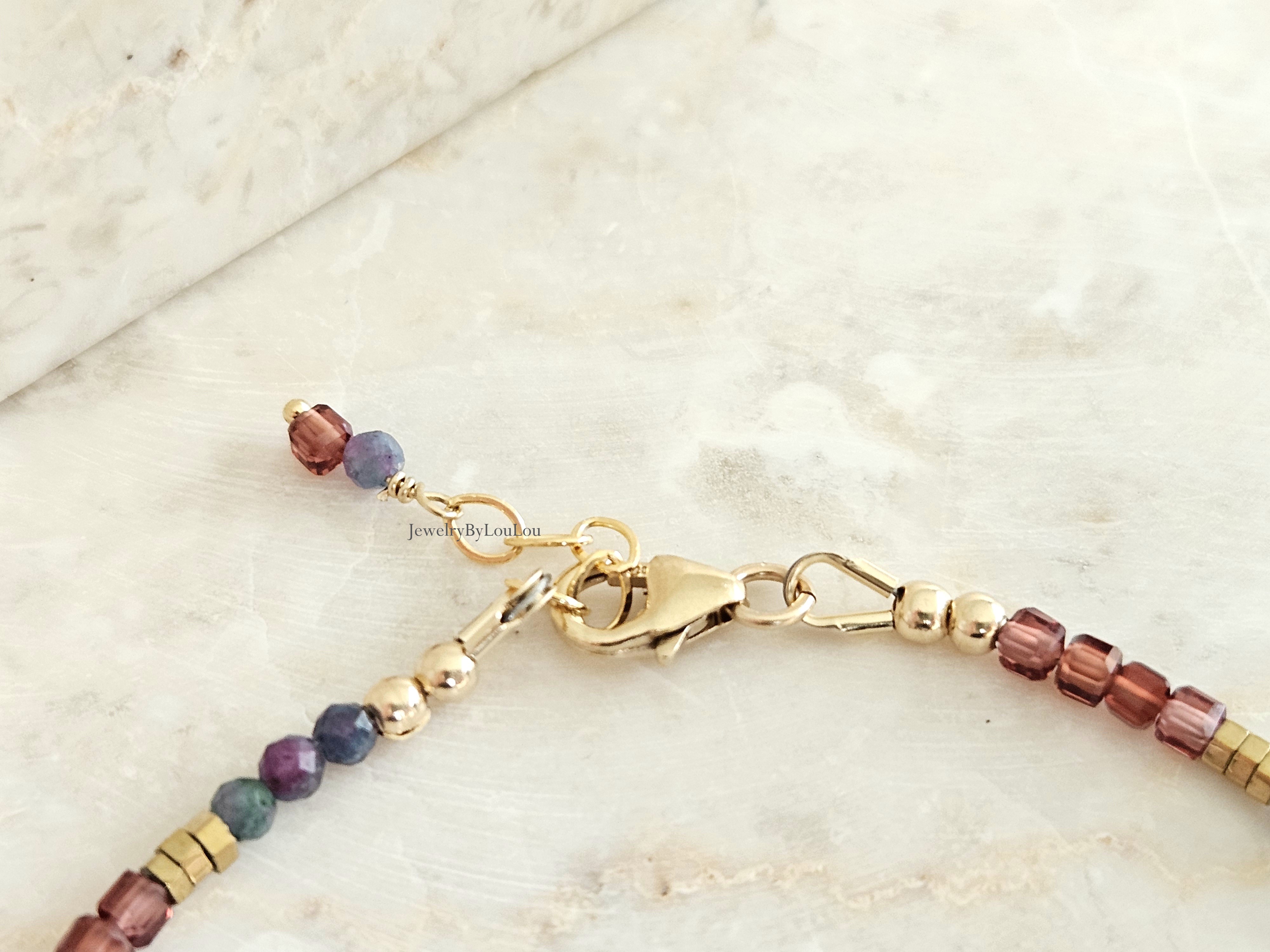 AAA Malaya Granaat en Robijn-Fuchsiet in Kyaniet en Hematiet kralen armband  14k goldfilled - 925 sterling zilver