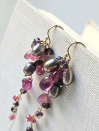 Cluster oorbellen met zoetwaterparel, roze saffier en spinel 14k goldfilled
