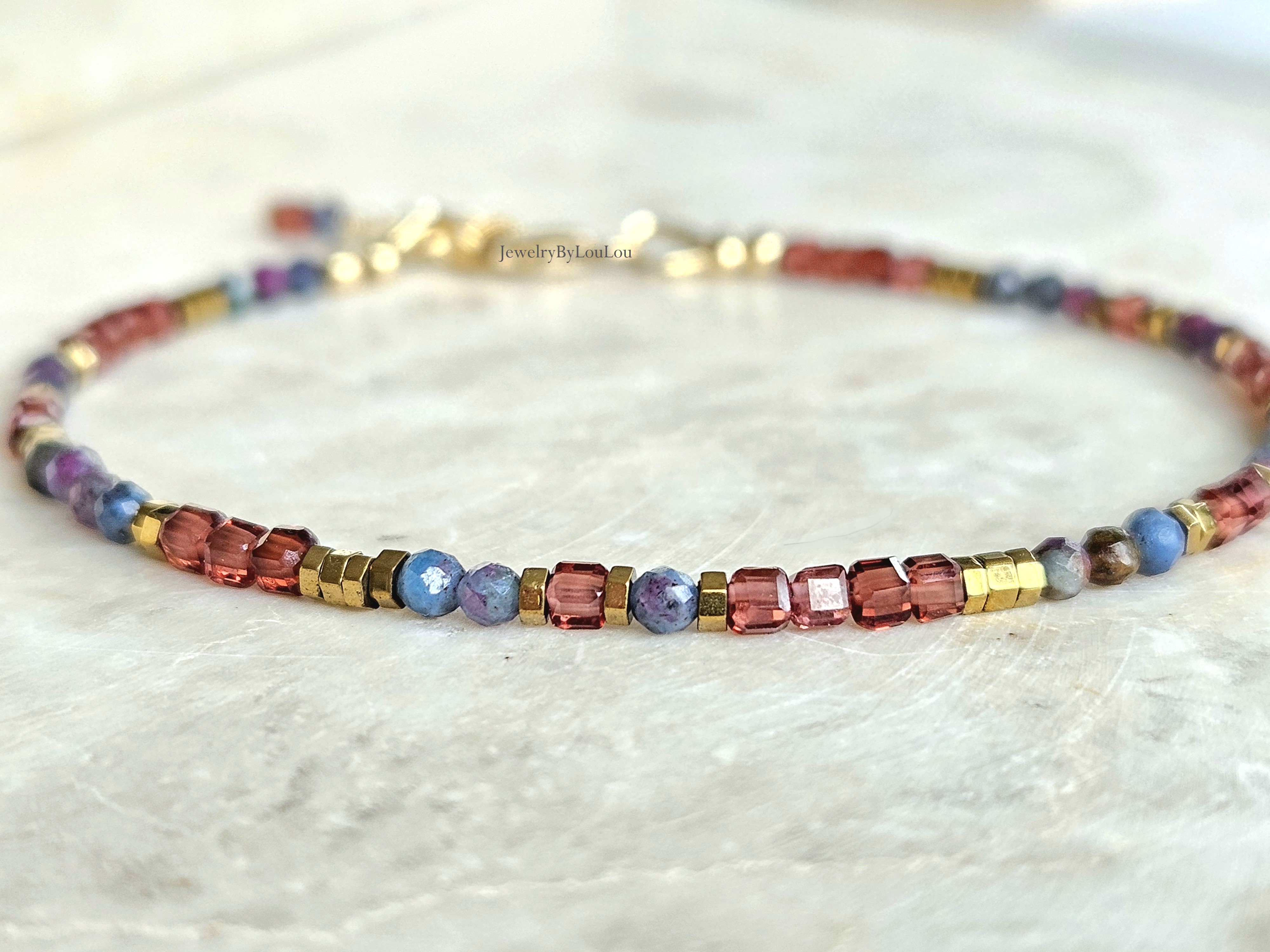 AAA Malaya Granaat en Robijn-Fuchsiet in Kyaniet en Hematiet kralen armband  14k goldfilled - 925 sterling zilver
