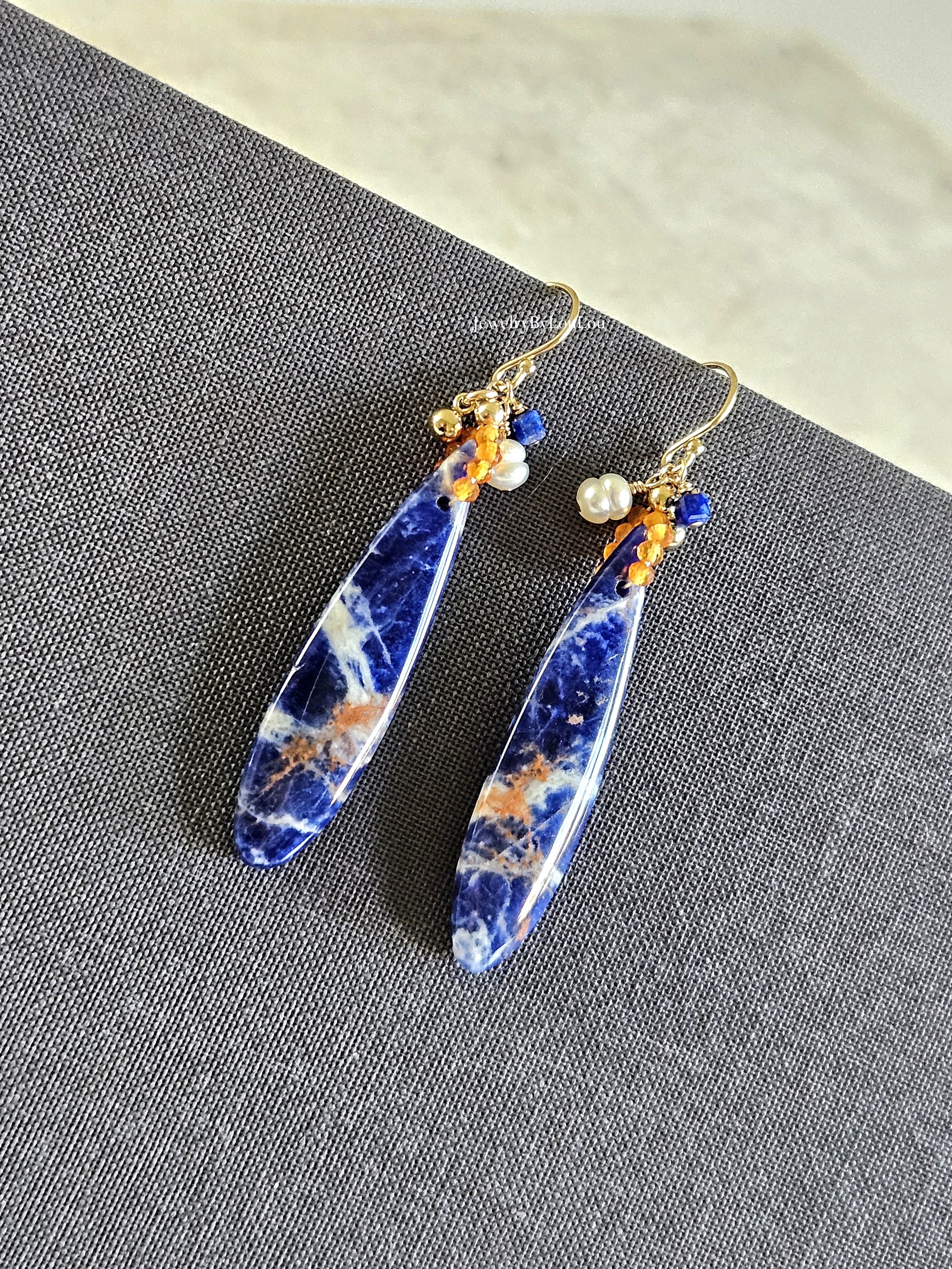 Sodaliet, Carneool, lapis en Zoetwaterparel druppel oorbellen  14k goldfilled & 925 sterling zilver