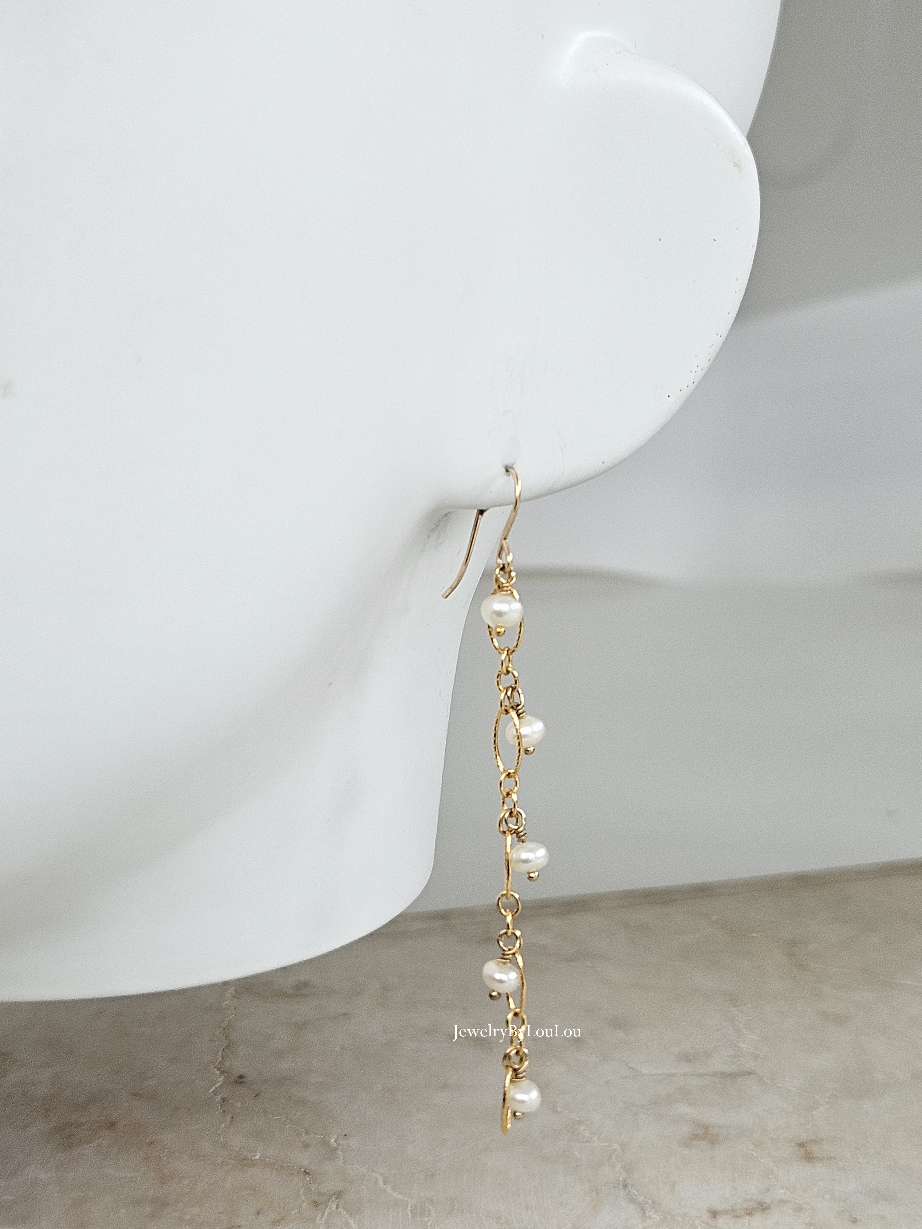 Lange fijne zoetwaterparel oorbellen  14k goldfilled & 925 sterling zilver