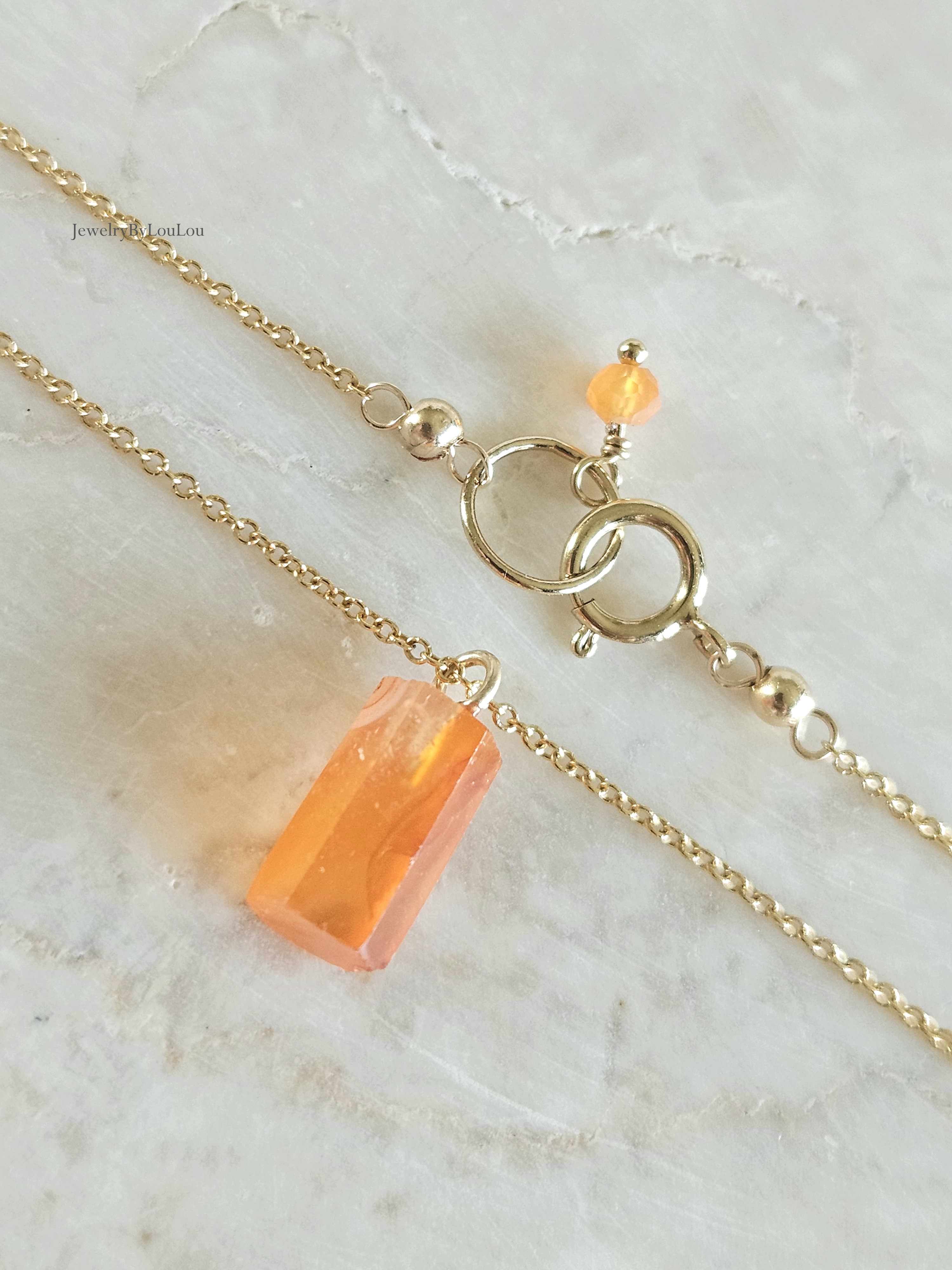 Delicate necklace with a Carnelian pendant- 14k goldfilled - 925 sterling silver