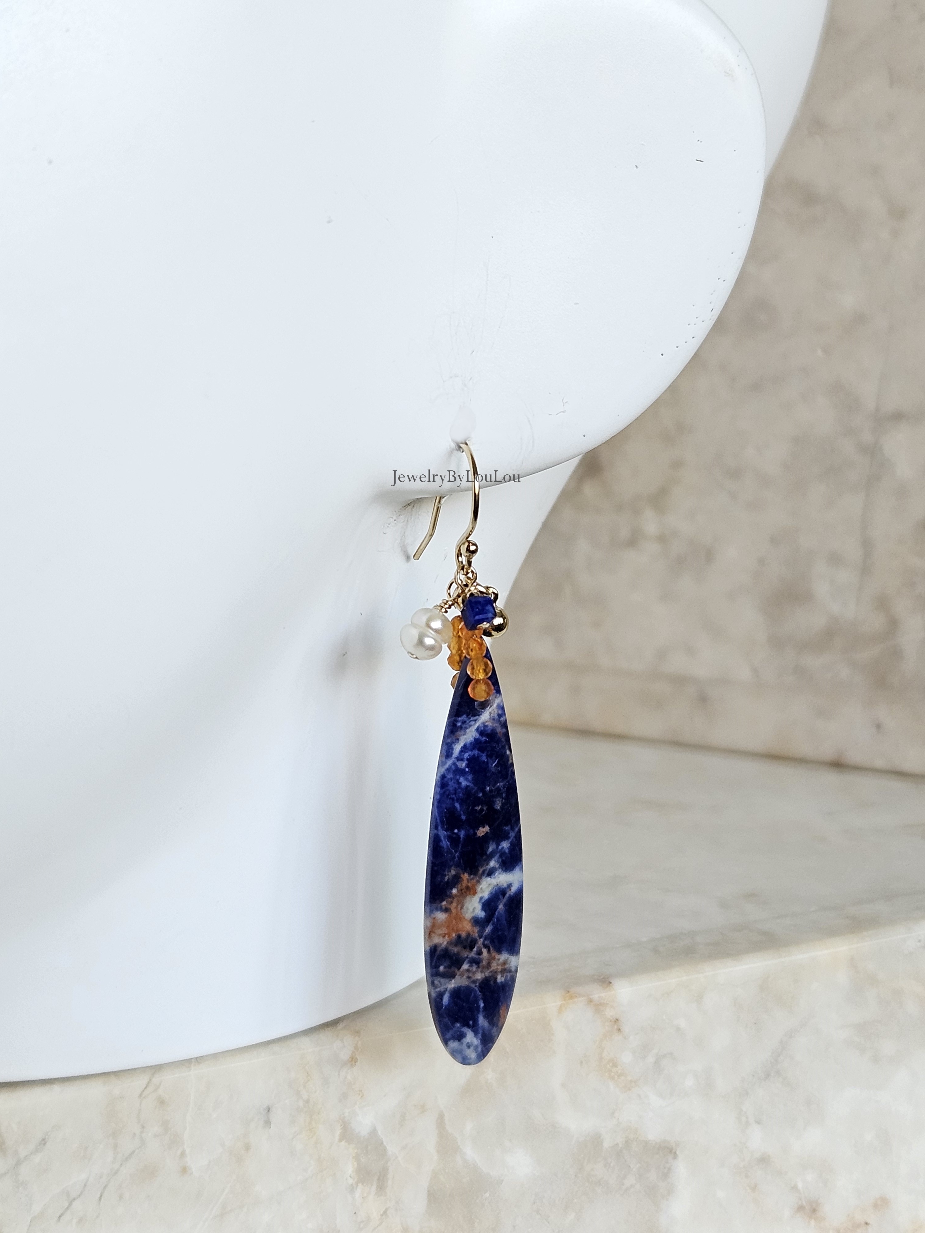 Sodaliet, Carneool, lapis en Zoetwaterparel druppel oorbellen  14k goldfilled & 925 sterling zilver