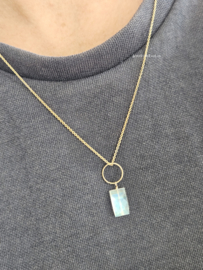 Fijn kettinkje met regenboog maansteen hanger, 14k goldfilled