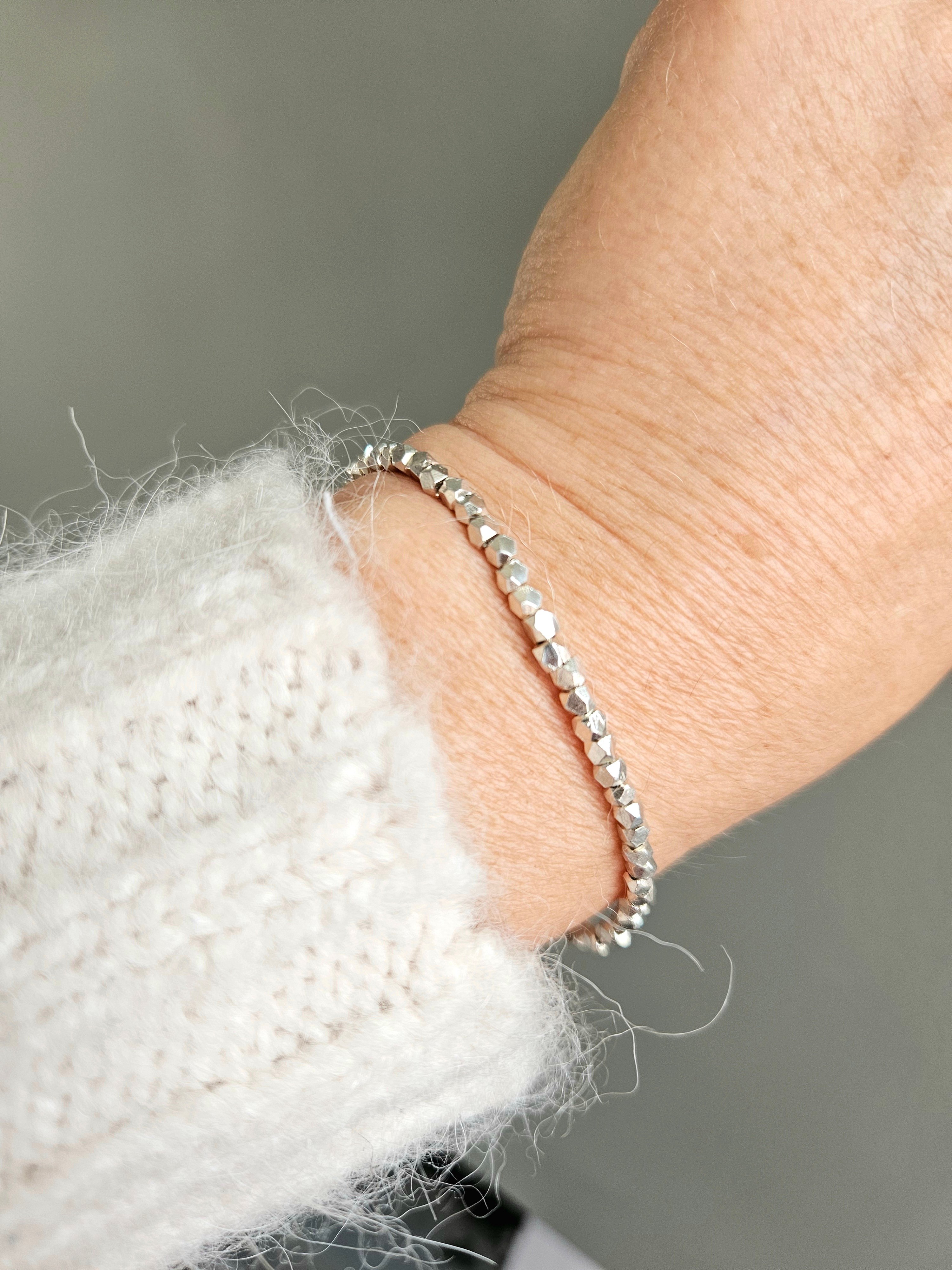 Zilveren Hill Tribe kralen armband  925 sterling zilver, leverbaar met sluiting - elastiek