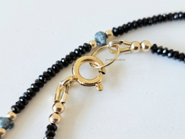 Zwarte Spinel en ruwe blauwe diamanten kralen ketting, 14k goldfilled - 925 zilver