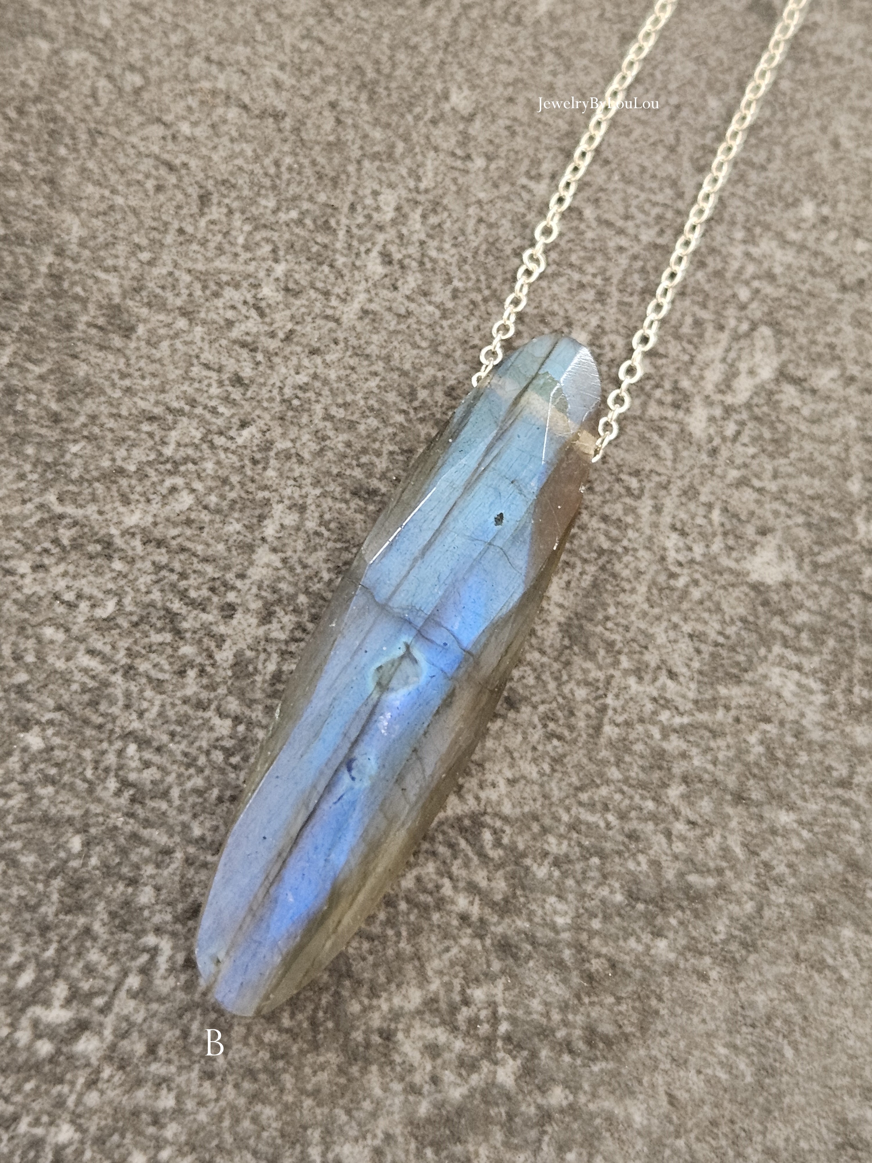 Fijn kettinkje met Labradoriet hanger, 14k goldfilled & 925 sterling zilver