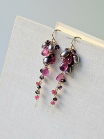 Cluster oorbellen met zoetwaterparel, roze saffier en spinel 14k goldfilled