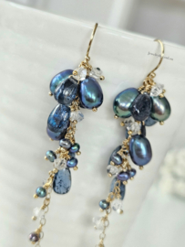 Peacock zoetwaterparels, Herkimer diamant en teal Kyaniet cluster oorbellen
