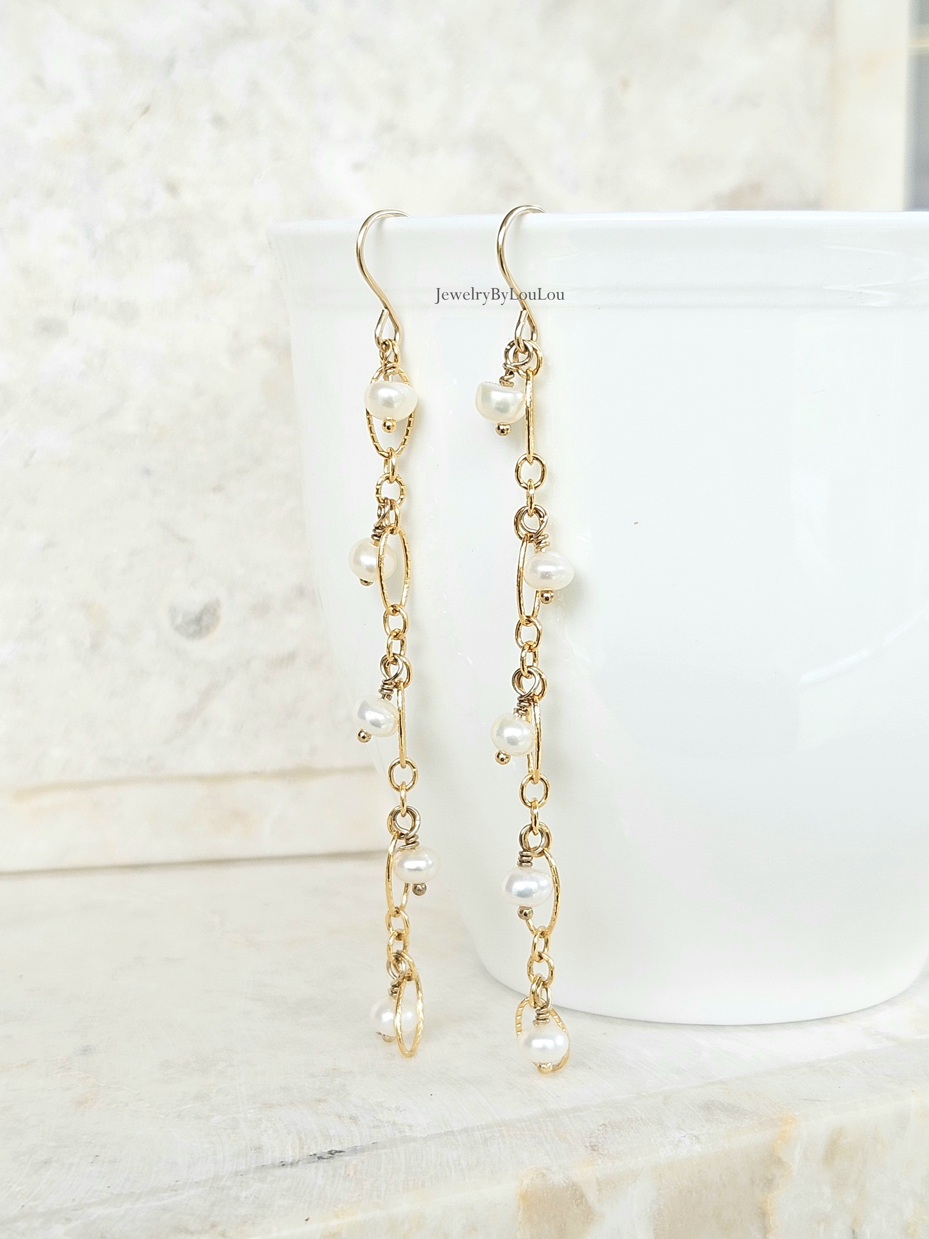 Lange fijne zoetwaterparel oorbellen  14k goldfilled & 925 sterling zilver