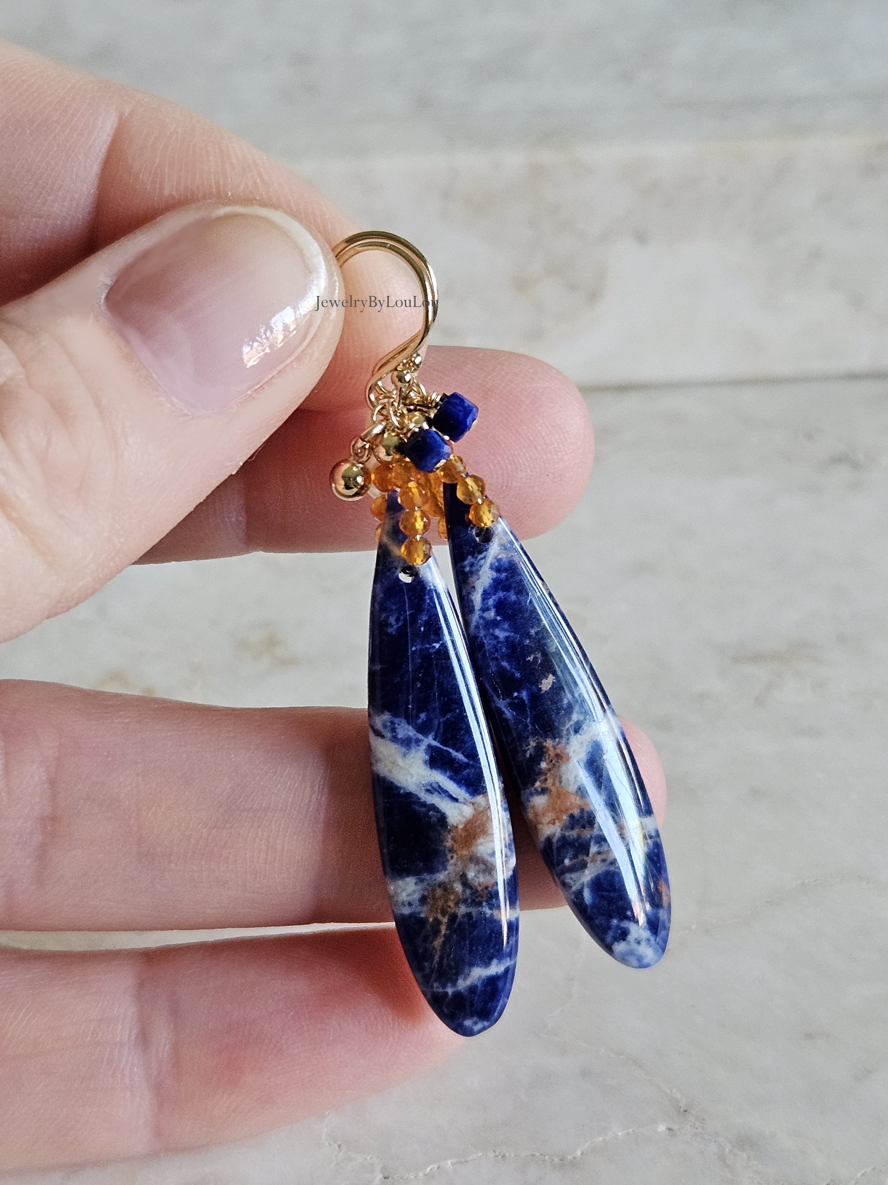 Sodaliet, Carneool, lapis en Zoetwaterparel druppel oorbellen  14k goldfilled & 925 sterling zilver