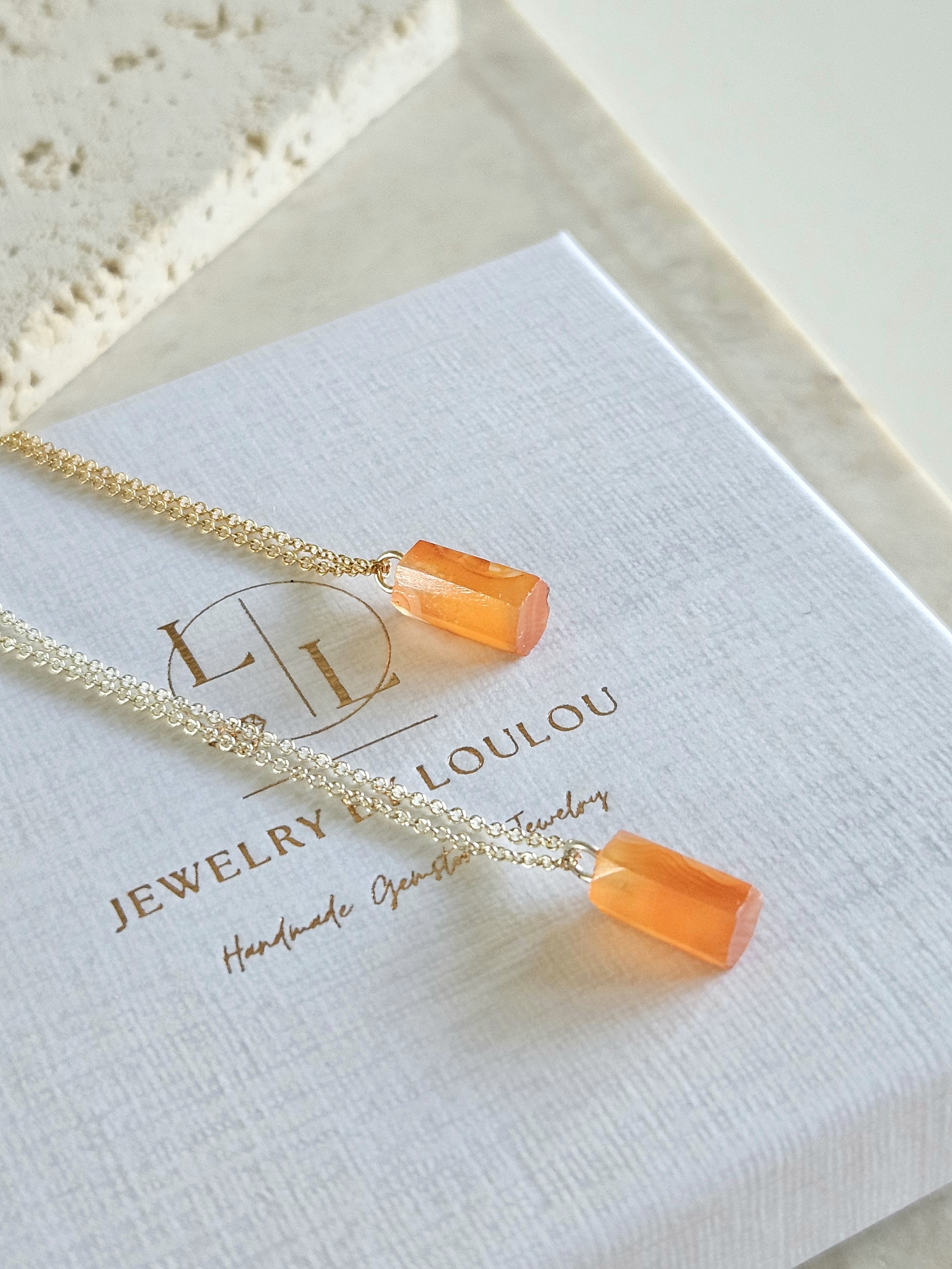 Delicate necklace with a Carnelian pendant- 14k goldfilled - 925 sterling silver
