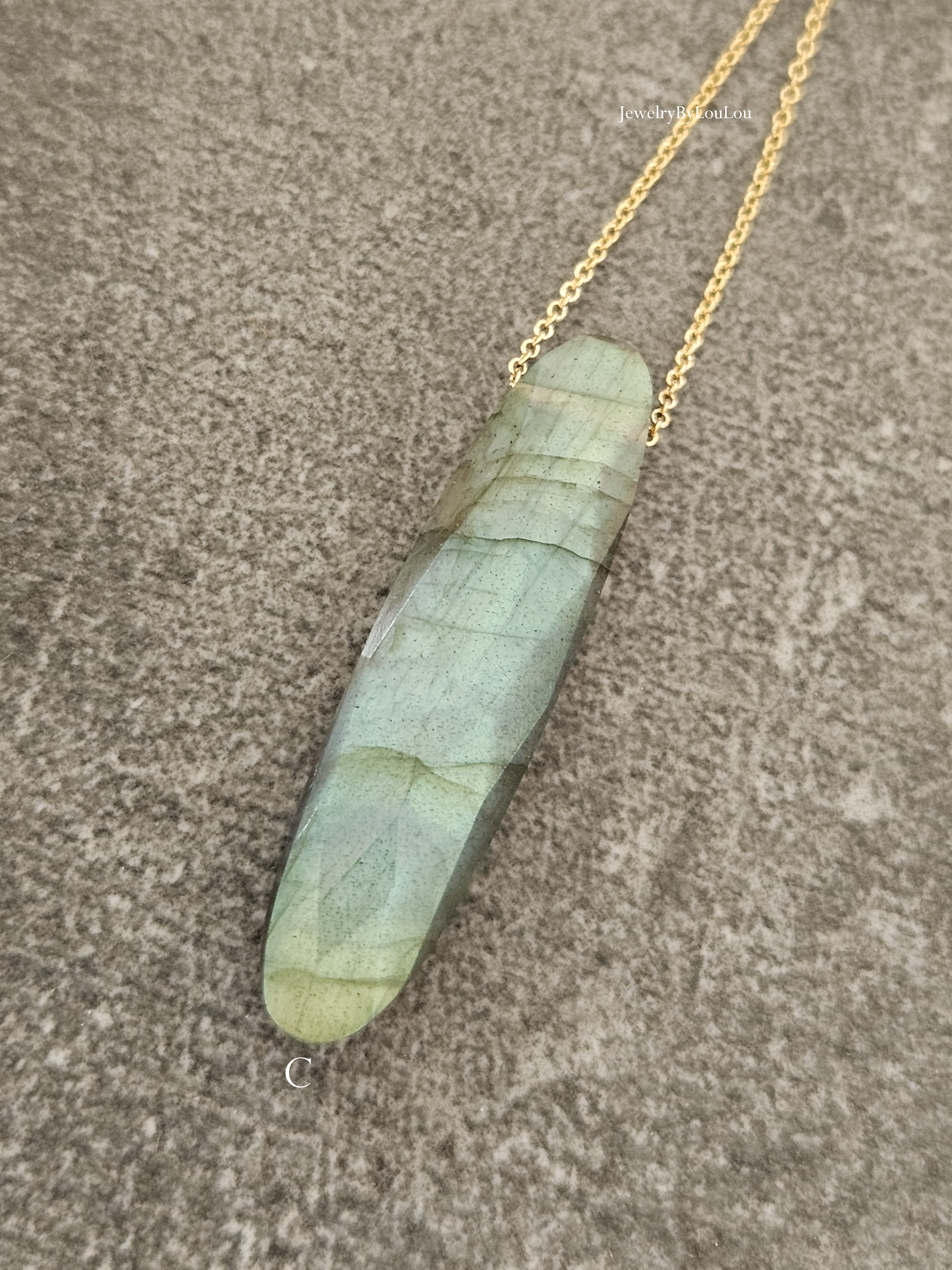 Fijn kettinkje met Labradoriet hanger, 14k goldfilled & 925 sterling zilver