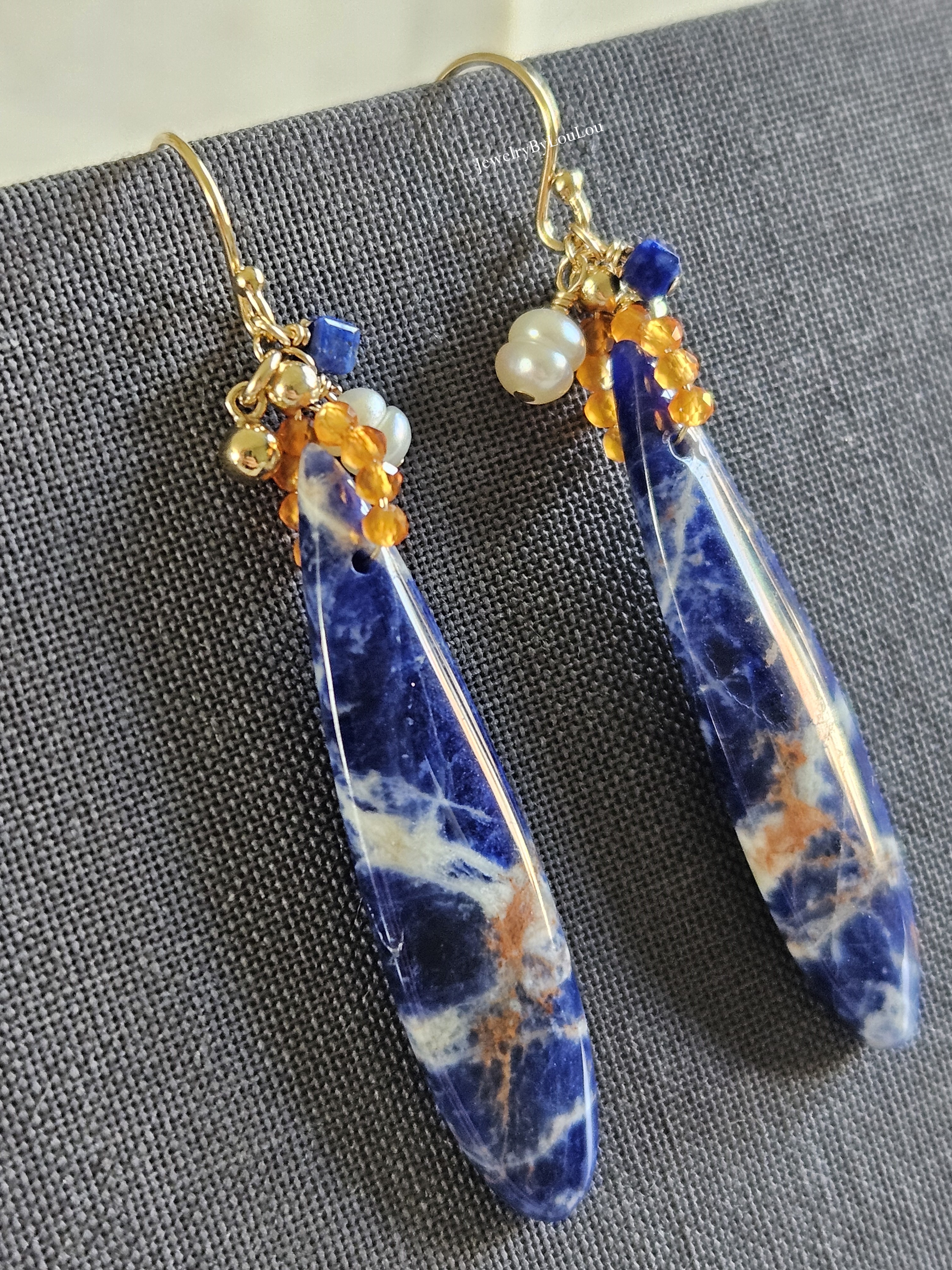 Sodaliet, Carneool, lapis en Zoetwaterparel druppel oorbellen  14k goldfilled & 925 sterling zilver