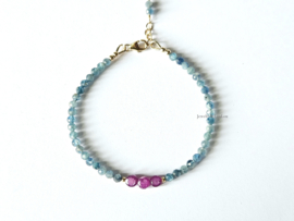 Kyaniet en robijn  kralenarmband, 14k goldfilled - 925 sterling zilver