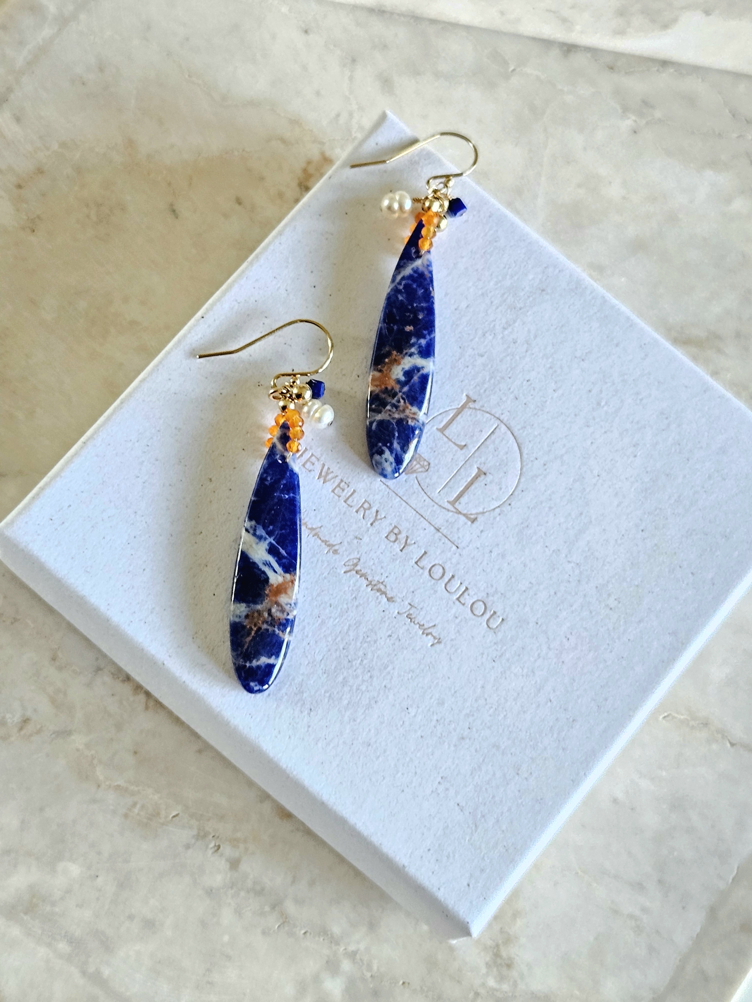 Sodaliet, Carneool, lapis en Zoetwaterparel druppel oorbellen  14k goldfilled & 925 sterling zilver