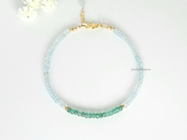 Blauwe Topaas en Zambiaanse Smaragd kralen armband     925 sterling zilver   -   14k goldfilled