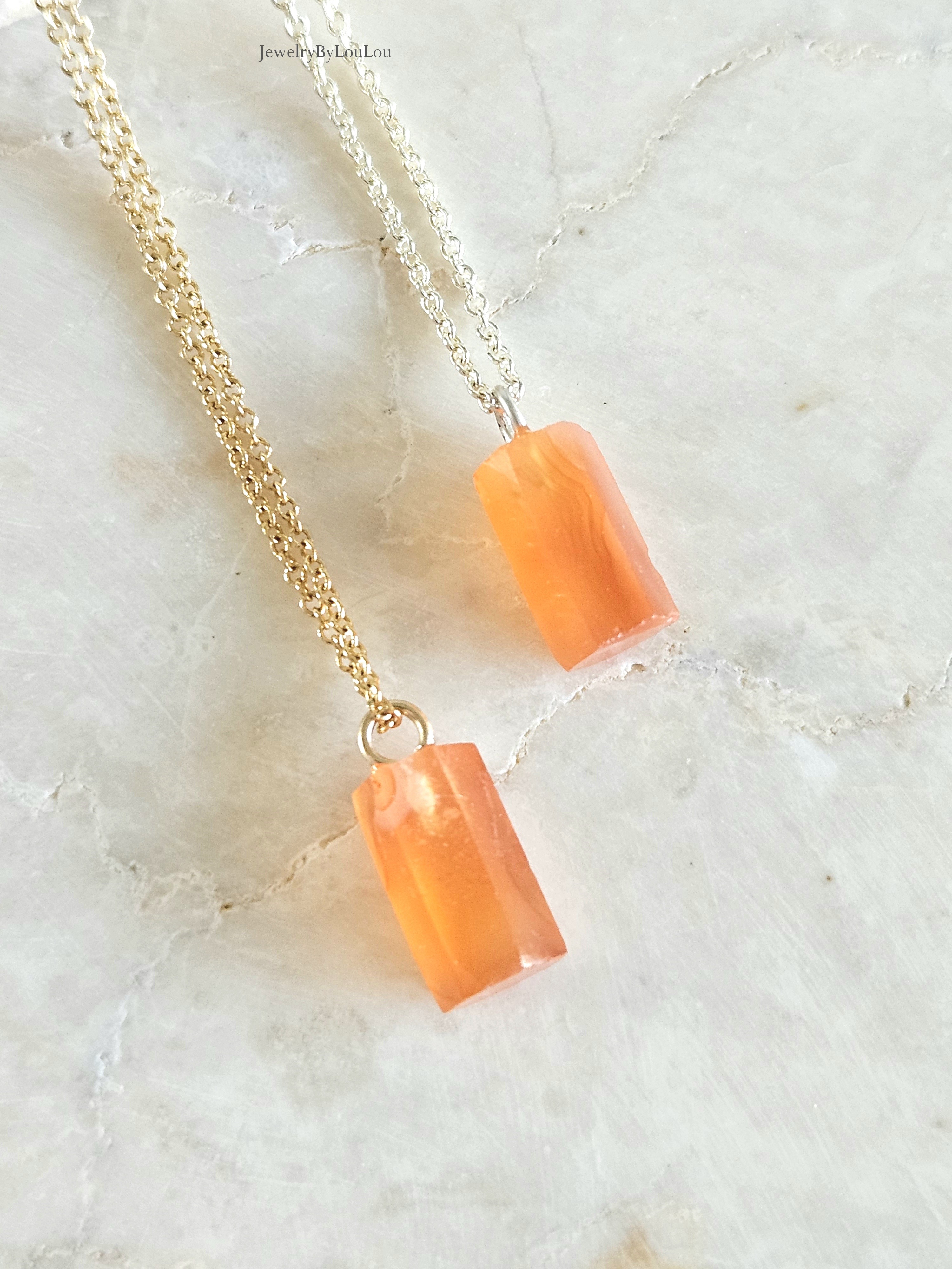 Delicate necklace with a Carnelian pendant- 14k goldfilled - 925 sterling silver