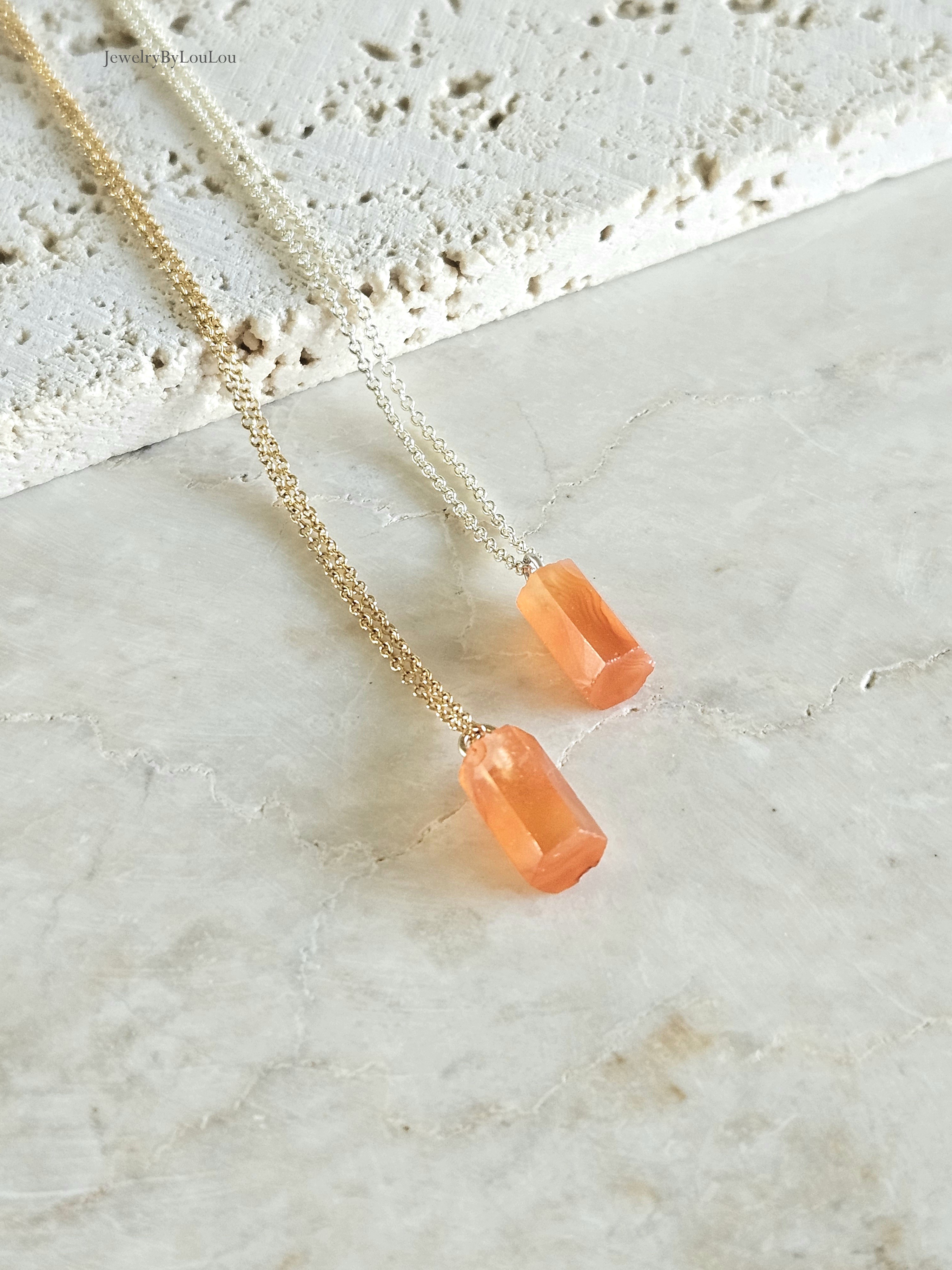 Delicate necklace with a Carnelian pendant- 14k goldfilled - 925 sterling silver