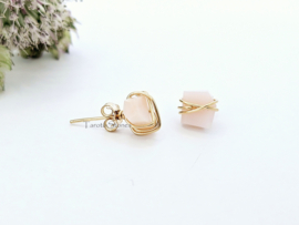 Roze Opaal studs oorbellen, leverbaar in 14k goldfilled & 925 sterling zilver