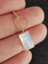 Fijn kettinkje met regenboog maansteen hanger, 14k goldfilled