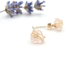 Rozenkwarts studs oorbellen, leverbaar in 14k goldfilled & 925 sterling zilver