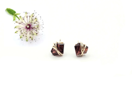 Granaat studs oorbellen, leverbaar in 14k goldfilled & 925 sterling zilver