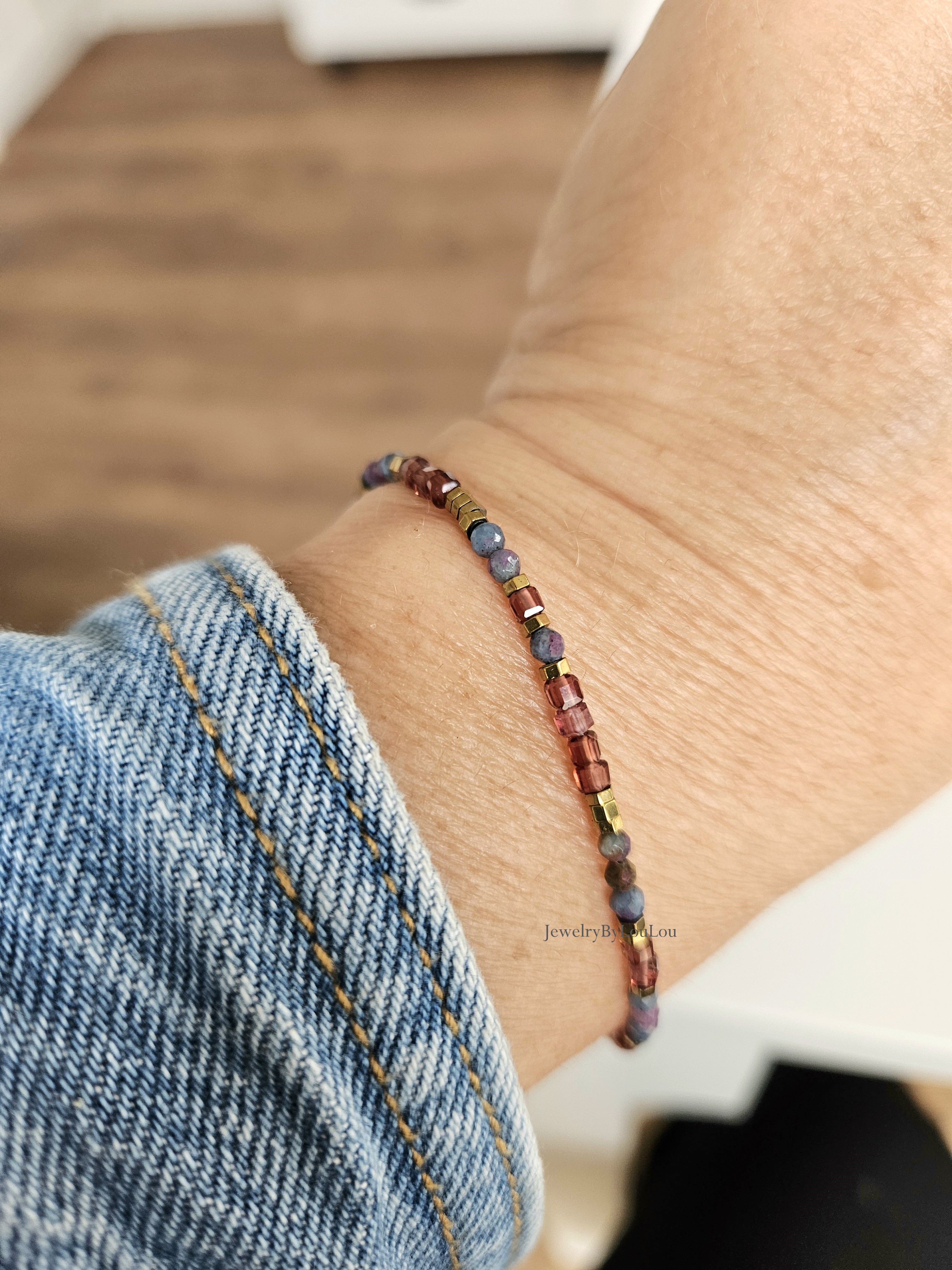 AAA Malaya Granaat en Robijn-Fuchsiet in Kyaniet en Hematiet kralen armband  14k goldfilled - 925 sterling zilver