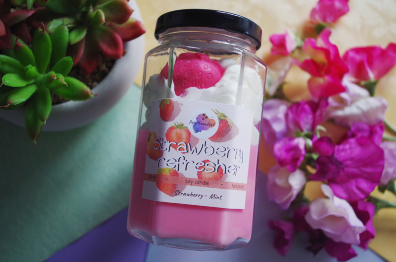 Latte candle | Strawberry refresher