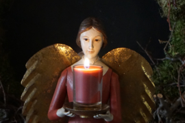 Engel antique rood met schaal