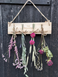 Hanger met droogbloemen