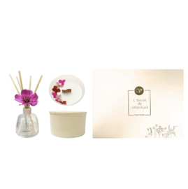 Cadeaubox (150ml geurstokjes met zijden bloem &250g geurkaar